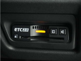 ◆ETC2.0装着◆進化したドライブ体験。料金収受システムだけだったETCが生まれ変わって、高速道路を賢く使うETC2.0に進化しました。多彩な情報サービスが便利で快適なドライブ体験を提供します。