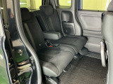 ホンダ車の低床ボディは、チャイルドシートへのお子さまの乗降や荷物の積載もスムーズ。足元もゆったりとしていますので、おくつろぎいただけます。