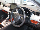 見通しのよいすっきりとした視界で、誰でも運転しやすいです。運転のしやすさは疲れにくさにも繋がりますよ♪