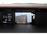 リバースギアに入れるとMFDはサイドカメラ映像に切り替わるので縦列駐車の際に威力を発揮します!