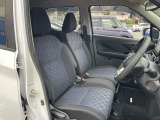 適度なホールド感と快適な座り心地の運転席シートまわり!