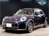MINI CooperD 5DOOR クラシックトリム プレミアムプラスパッケージ☆エニグマティックブラック☆アップルカープレイ☆アクティブクルーズコントロール☆シートヒーター