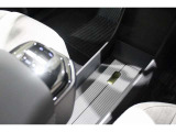 使用用途に合わせて、様々な形に変わるセンターコンソール。ドリンクホルダーも装備しています。