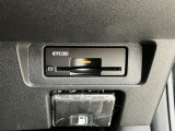 ETC車載器付きです♪高速道路をスイスイと通過!で、キャシュレス!クルマは料金所をノンストップで通過することができます☆