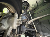 お車を安心してお乗りいただく為には、足回りの定期点検が欠かせません。サービスサポート(有償保証)では無料点検もご提供しており、安心のカーライフをお過ごしいただけるサポート体制が整っています。