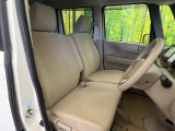 運転席シート廻りは使用感も少なく、良好な状態となっています。前オーナー様が丁寧に使っていたことがよくわかりますね。