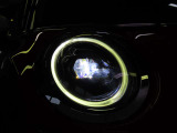 LEDオートヘッドライトを搭載しております。前方を明るく照らし夜間走行時に非常に重宝いたします。