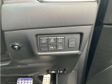電動バックドアが付いています。こちらはボタン一つで車のバックドア(荷台のドア)を電動で自動的に開閉できる機能のことです。