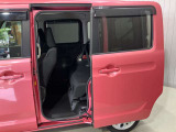 【両側オートスライドドア】子供を乗せたりするのにも隣のお車を気にせずストレスフリー★雨の日などはリモコンキーからドアの開閉ができとても便利な両側オートスライドドア★