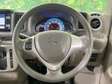 インテリアに合わせたデザインのステアリングは、運転される方のことも考え、運転しやすい形状、大きさです。是非一度、実際に触ってお確かめください。