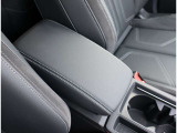 Audi正規ディーラーが高品質をお約束。高度な訓練・教育を受けたAudi専任メカニックが、100項目にもおよぶ精密な点検を実施。すべてクリアしたAudi車だけ、あなたのお手元に届けられるのです