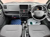 [室内]黒を基調としたシックな室内です☆落ち着いて運転して頂けます♪