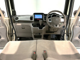 【前方視界】開放的な前方視界!運転がしやすく疲れにくいです♪窓が大きく、見通しがとっても良いおクルマですよ♪