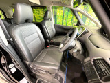 運転席まわりには十分なスペースがあり、大柄な方でもゆったり運転していただける環境です。