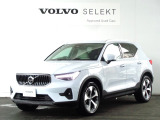 2026年3月登録のボルボXC40 Ultra B4 AWDです。 ボディーカラーは珍しいソリッドのクラウドブルーで、シートは本革製の美しいブロンドです。