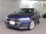 ●一目でAudiとわかる特徴的なシングルフレームグリル・LEDランプ。精悍なフロントマスクからAudiのスマートで上品なブランドを連想させてくれます。女性にも大変ご好評頂いております。