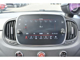7インチタッチパネルモニター(Uconnect)。FM+AMラジオ、AppleCarPlay/AndroidAuto、BlueTooth(ハンズフリー通話、オーディオストリーミング)に対応しています。