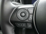 ステアリングスイッチ付き。手を離さずにさまざまな操作が可能です。