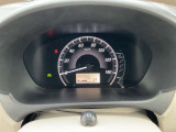 シンプルなデザインで見やすい大型ファインビジョンメーター、エコドライブが上手になると増えていくエコインジケーターや平均燃費・瞬間燃費・航続可能距離などを表示するエコメーター付き。