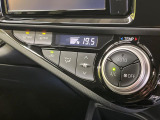 【オートエアコン】一度お好みの温度に設定すれば、車内の温度を検知し風量や温度を自動で調整。暑い&hellip;寒い&hellip;と何度もスイッチ操作をする必要はありません。快適な車内空間には必須の機能ですね♪