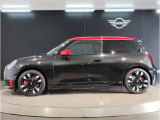 気密性の高いMINIは外観のかわいらしさとは裏腹に、外の雑音を遮り、高級感のある快適なドライブをお楽しみいただけます。