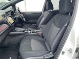 純正アルミホイールのデザインはボディデザインとマッチしており、すっきりした雰囲気は好印象です!