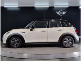 MINIのアロイ・ホイールは、MINIらしさの象徴である、ゴーカート・フィーリングを向上させるために技術の粋を集めて開発されています。