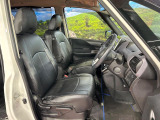 運転席シート廻りは使用感も少なく、良好な状態となっています。丁寧に使われていたことがよくわかりますね。