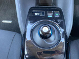 電気自動車リーフのシフトレバーです。運転モードの切り替えができます。