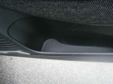 ドアポケットにはペットボトルなどを入れておけるスペースがございます^^