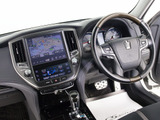 使いやすさや安全性を追求したステアリング周り!高級車ゆえにスイッチ類が多いのも特徴ですね!考え尽くされた配置ですぐに使いこなす事が出来ますのでご安心下さい!是非、体感してみて下さい!!