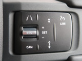 先行車の速度変化に合わせて自動で加減速を行うアダプティブクルーズコントロール。ロングドライブ時の疲労軽減と安心感の向上に貢献します。