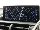 メーカー装着のナビを装備しております。
