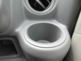 小物入れにもなるドリンクホルダーが両側付いて便利です