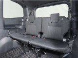 便利な5:5分割可倒式シートです。収納と乗車人数のバランスに優れています♪荷物の大きさに応じたラゲージスペースをフレキシブルに作り出せるので、シーンに応じた使い方ができます♪