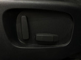 電動パワーシートですので運転中のシート調節も安全に行えます。微調整も可能ですのであなただけのドライビングポジションを実現します。