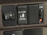 【パワースライドドア】助手席側がパワースライドドアになっており、運転席のスイッチやスマートキーでも開閉が可能です!開口部も広いので乗り降りも楽々♪