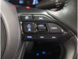 ハンドルから手を放さずに操作出来ますので、安全運転にもつながりますね