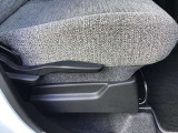 シートリフター搭載で、身長を気にせず乗っていただけます。