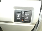 両側電動スライドドア