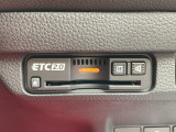運転席足元にETCがついています。