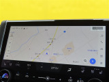 ディスプレイオーディオ(コネクティッドナビ対応)PLUS搭載。Tコネクトご契約で2031年3月まで無償で利用できるナビ(期限到来後は有償)と、解約後も利用できる車載ナビが搭載されています。