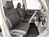 運転席・助手席ともにシートヒーター付きで寒い日でも暖かです!