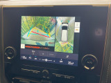 【パノラミックビューモニター】専用のカメラにより、上から見下ろしたような視点で360度クルマの周囲を確認することができます☆死角部分も確認しやすく、狭い場所での切り返しや駐車もスムーズに行えます。