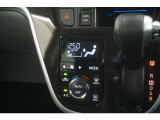 フルオートエアコン搭載。好みの温度に設定するだけで、風向や風量を自動でコントロール!いつでも快適な車内環境に。また運転席には、体を直接温めるシートヒーター付きで寒い季節も暖かく過ごせます。