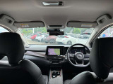 ブラックを基調とした上質な車内インテリアです!