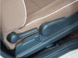 ◆シートハイトアジャスター◆運転席を上下に高さ調節ができます!運転ポジションを体格に合わせてシート調整できます。