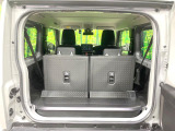 普段のお買い物や通勤、送迎等に十分な荷室スペースを確保しております。セカンドシートを倒すと、大きな荷物の積載も可能です♪