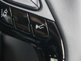 レーダークルーズコントロール使用時に同一車線内の中央を走行可能なように操舵支援を行うレーントレーシングアシスト(LTA)を搭載しています。