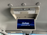 【後席用プルダウンモニター】後ろに乗車している人を飽きさせません♪ テレビやDVDビデオを見ながら楽しいドライブを♪使わない時は格納できますので、ジャマになる事もありません♪